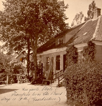 Tranek�r Skole fra havesiden